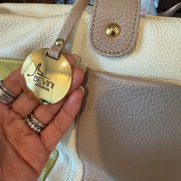 Elegant Cream and Yellow Tote Bag - Picture 2 of 8